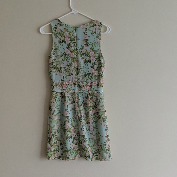 Dress - Picture 2 of 4